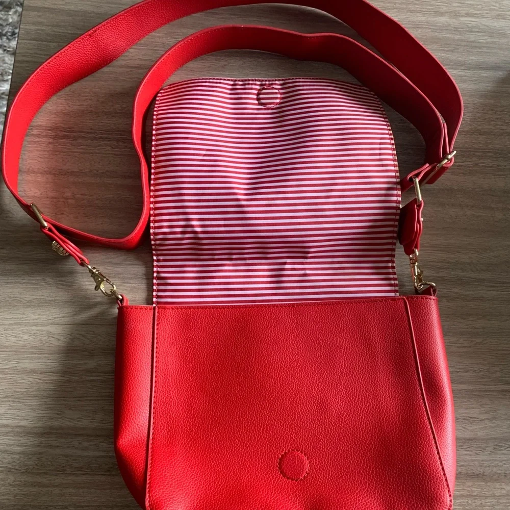 NWOT Disney Limited Edition Pin Collector Side Satchel Crossbody “Rare”